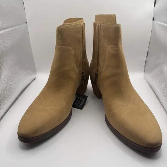 Women's Vionic Shantelle Boots Size 9.5W Tan
