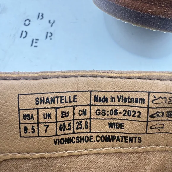 Women's Vionic Shantelle Boots Size 9.5W Tan