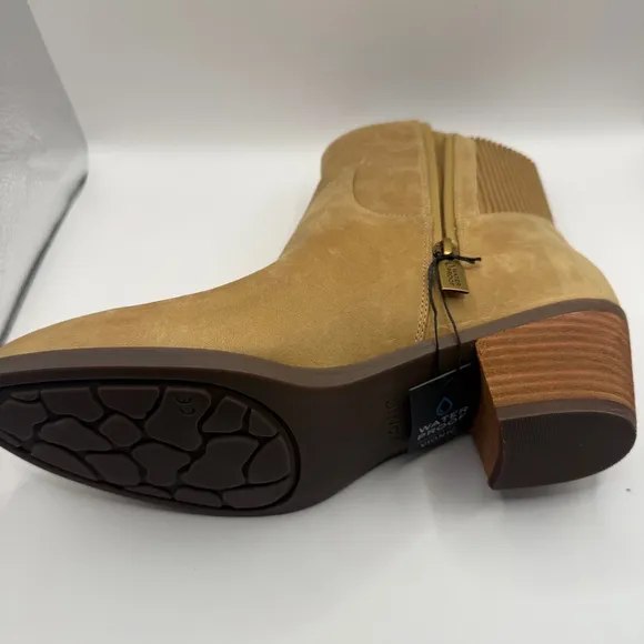 Women's Vionic Shantelle Boots Size 9.5W Tan