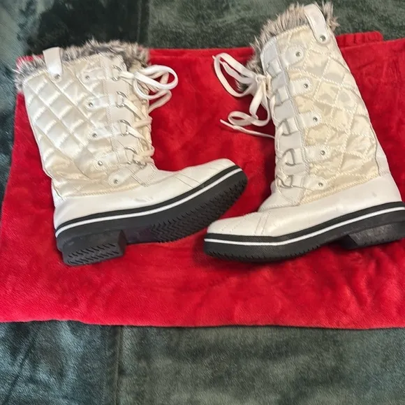 Women's White Fur-Lined Winter Boots