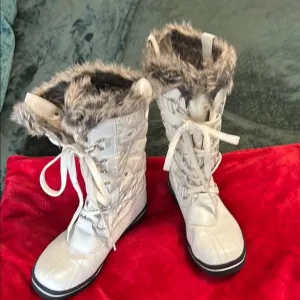 Women's White Fur-Lined Winter Boots
