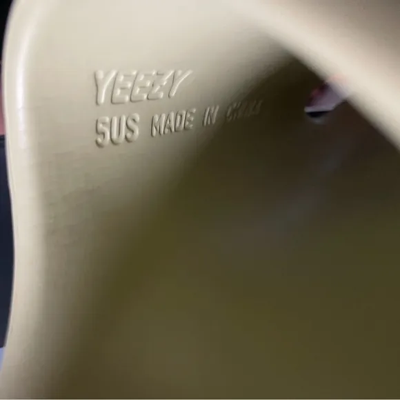 Yeezy Adidas Slides 'Resin' size 5 men's which is a 7 in women NWB