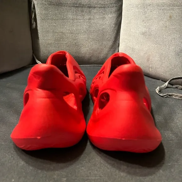 Yeezy Foam RNNR type Slides Vermilion size 11-12 Mens