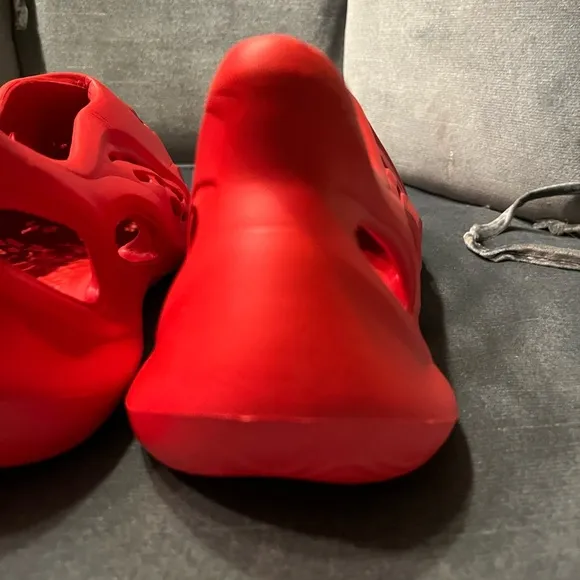 Yeezy Foam RNNR type Slides Vermilion size 11-12 Mens
