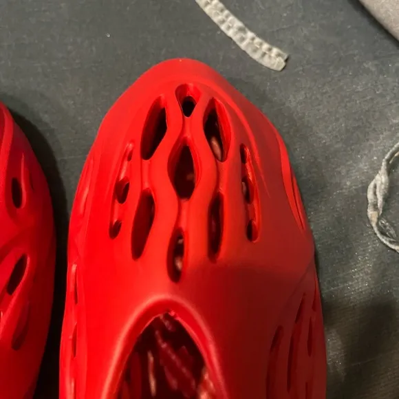 Yeezy Foam RNNR type Slides Vermilion size 11-12 Mens