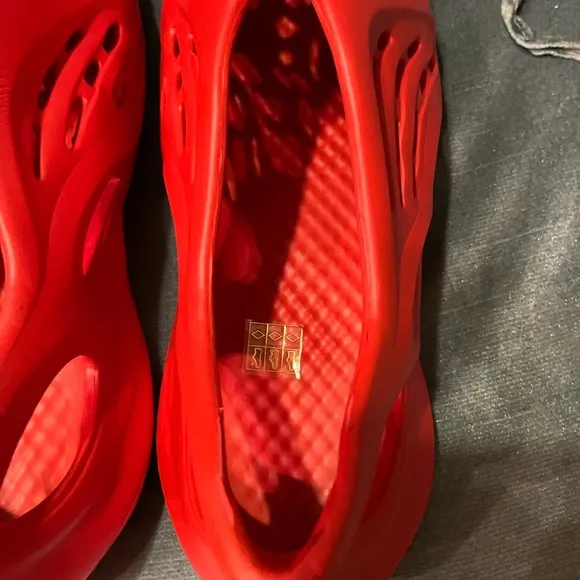 Yeezy Foam RNNR type Slides Vermilion size 11-12 Mens