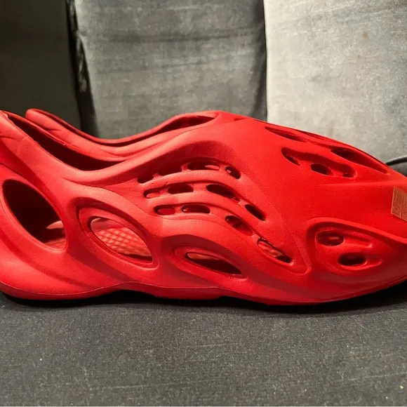Yeezy Foam RNNR type Slides Vermilion size 11-12 Mens