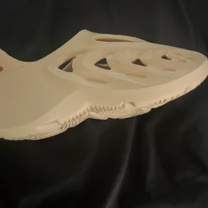 Yeezy foam runners