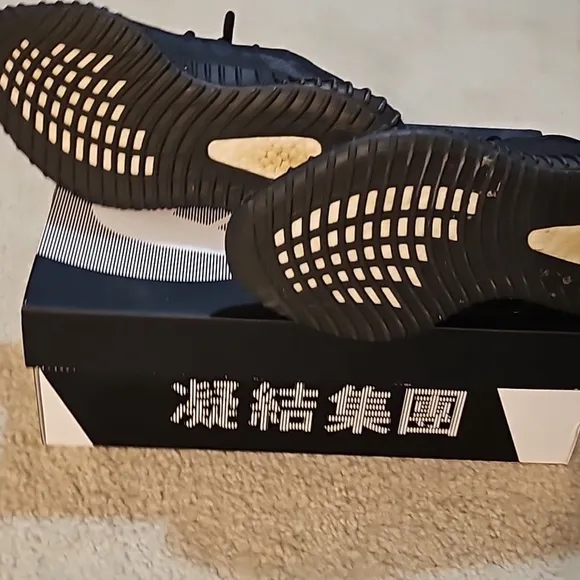 Yeezy Mesh Sneaker 6.5 Youth