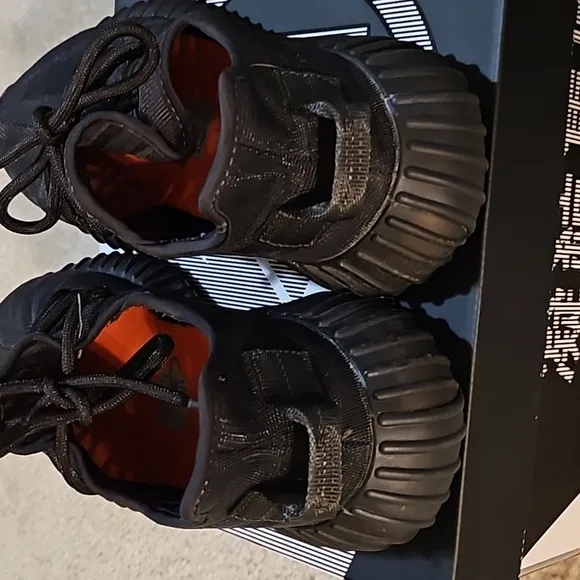 Yeezy Mesh Sneaker 6.5 Youth