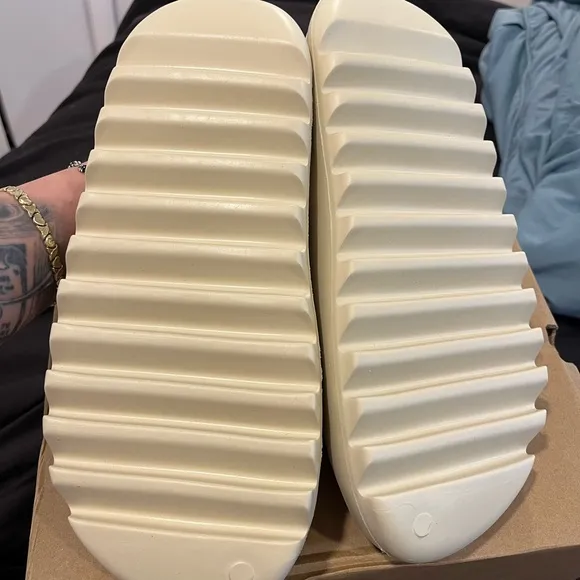 Yeezy Slides “Bone” original release not restock size 11