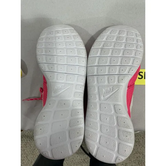 Youth Girls Nike 599729-609 Size 6 Pink Mesh Lace Up Running Sneakers NWOT
