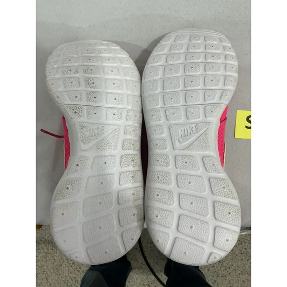 Youth Girls Nike 599729-611 Size 5 Pink Mesh Lace Up Running Sneakers NWOT