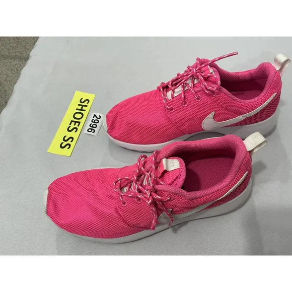 Youth Girls Nike 599729-611 Size 5 Pink Mesh Lace Up Running Sneakers NWOT